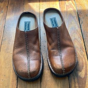 Women’s 7.5 Brown leather slip on shoes.